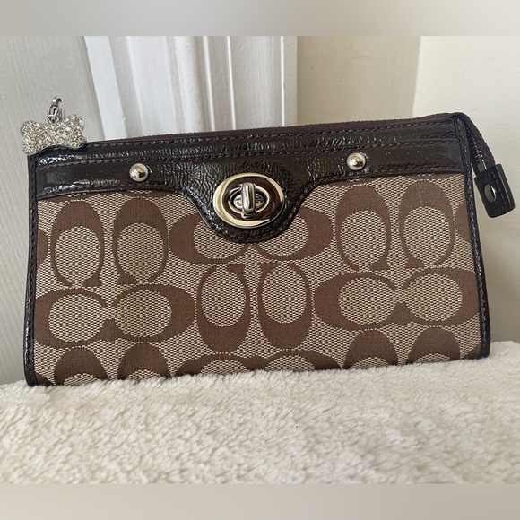 Coach Wallet EUC - Picture 2 of 10
